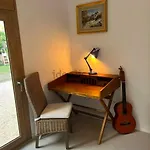 Stylish & Idyllic With Private Garden 5 Min Walking From South In Gava Mar Casa de Férias