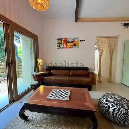 Casa de Férias Stylish & Idyllic With Private Garden 5 Min Walking From South In Gava Mar